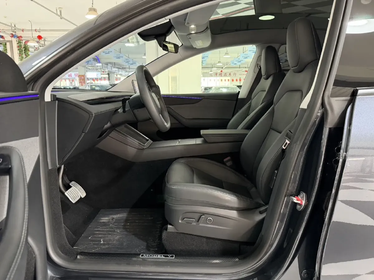 2025 Tesla Model Y BEV 62.5KWH,autocango,china used car exporter,china ev exporter,chinese used car exporter,chinese used ev exporter