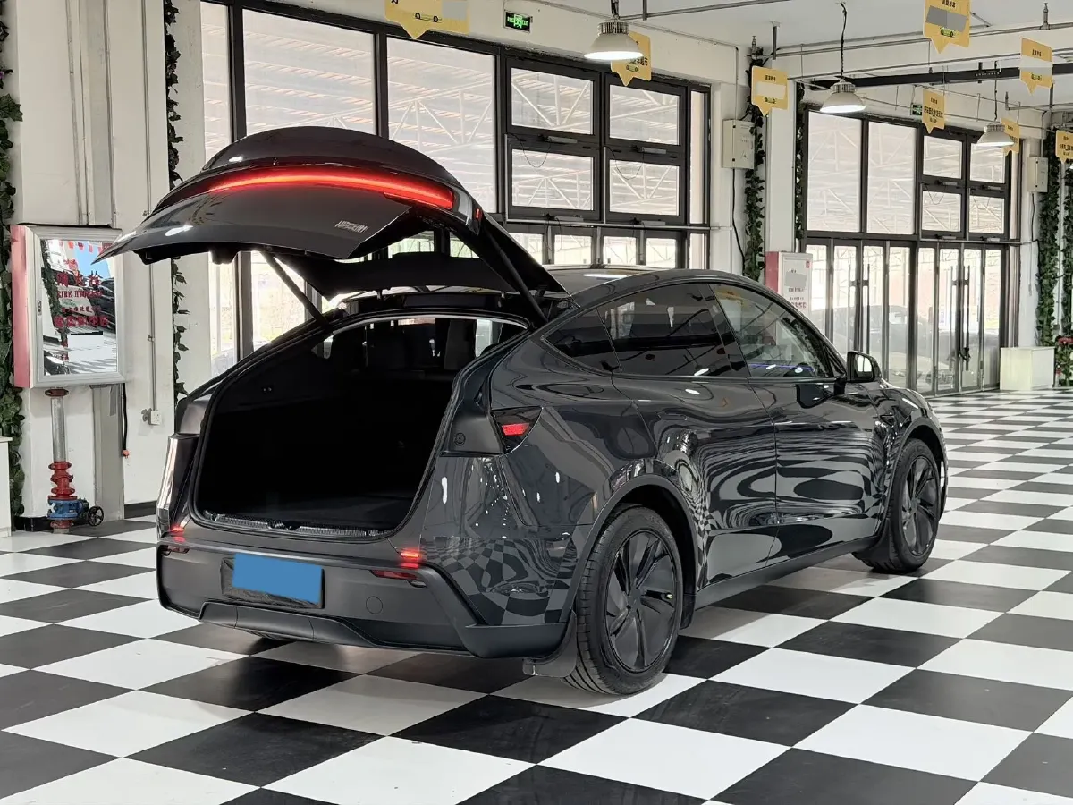 2025 Tesla Model Y BEV 62.5KWH,autocango,china used car exporter,china ev exporter,chinese used car exporter,chinese used ev exporter