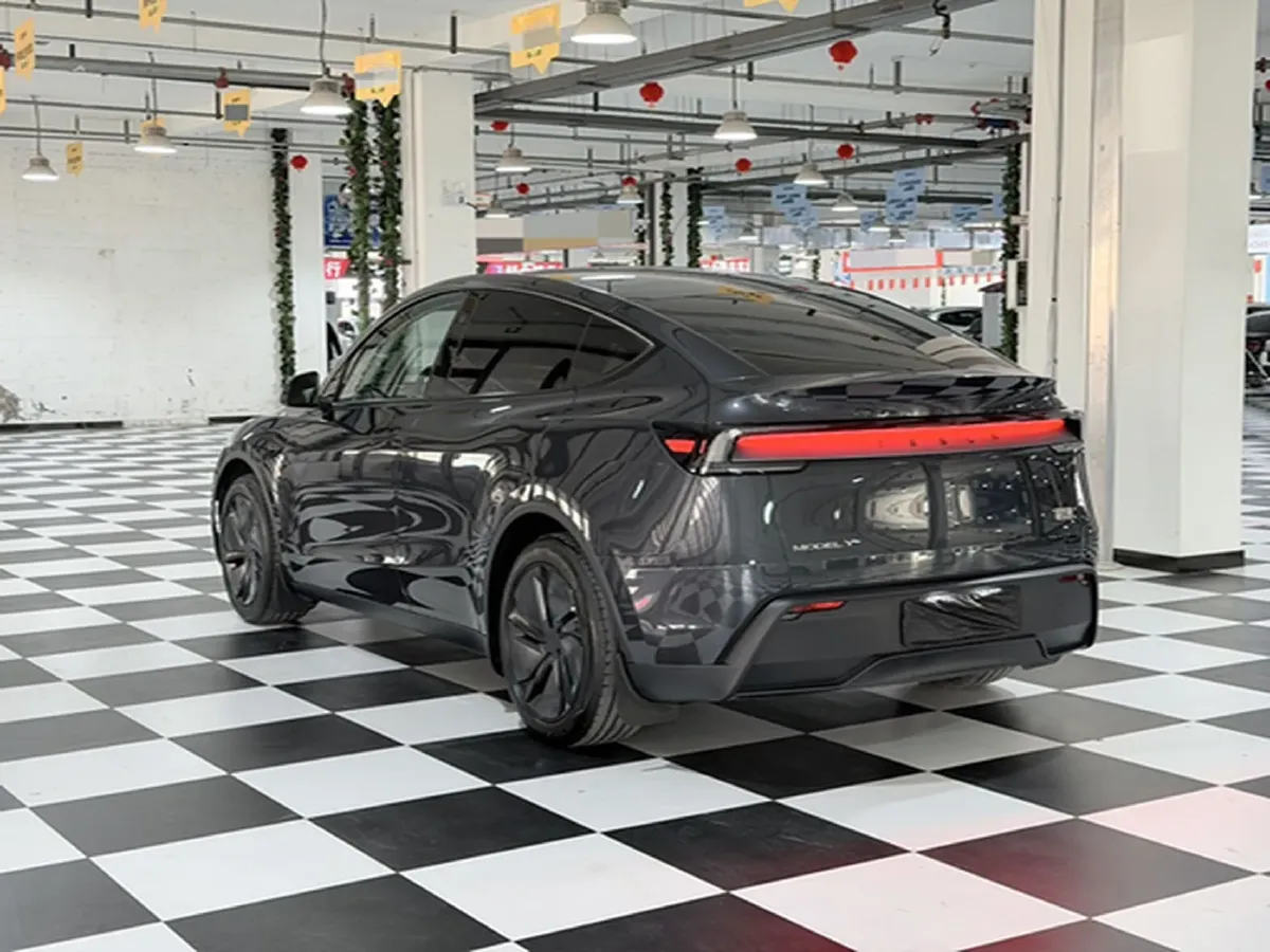 2025 Tesla Model Y BEV 62.5KWH,autocango,china used car exporter,china ev exporter,chinese used car exporter,chinese used ev exporter