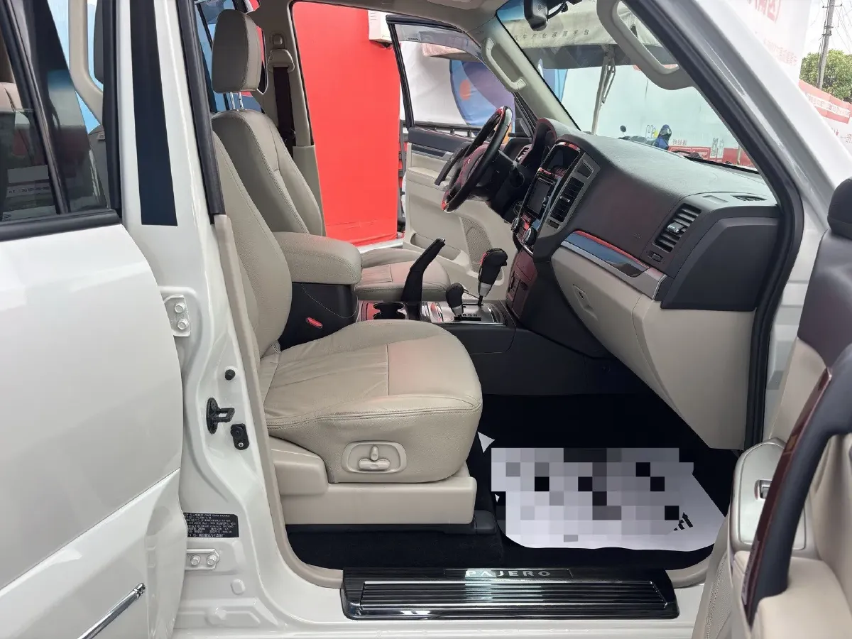 2018 Mitsubishi Pajero 3.0L 174HP V6 5AT,autocango,china used car exporter,china ev exporter,chinese used car exporter,chinese used ev exporter