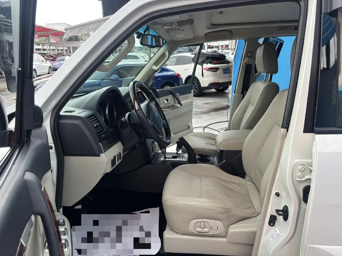 2018 Mitsubishi Pajero 3.0L 174HP V6 5AT,autocango,china used car exporter,china ev exporter,chinese used car exporter,chinese used ev exporter