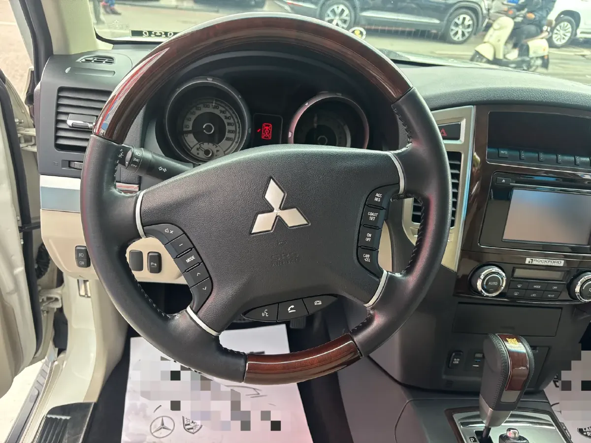 2018 Mitsubishi Pajero 3.0L 174HP V6 5AT,autocango,china used car exporter,china ev exporter,chinese used car exporter,chinese used ev exporter