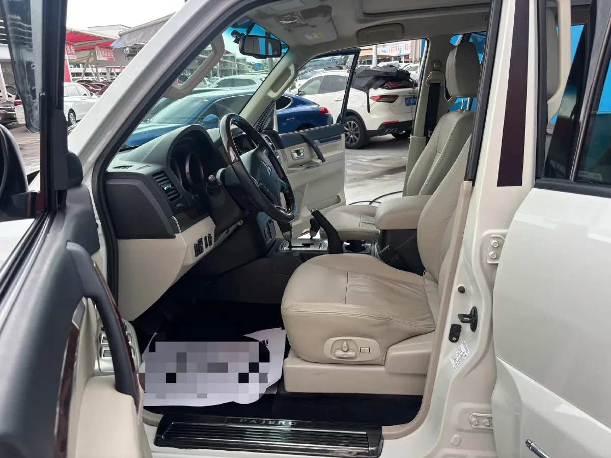 2018 Mitsubishi Pajero 3.0L 174HP V6 5AT,autocango,china used car exporter,china ev exporter,chinese used car exporter,chinese used ev exporter