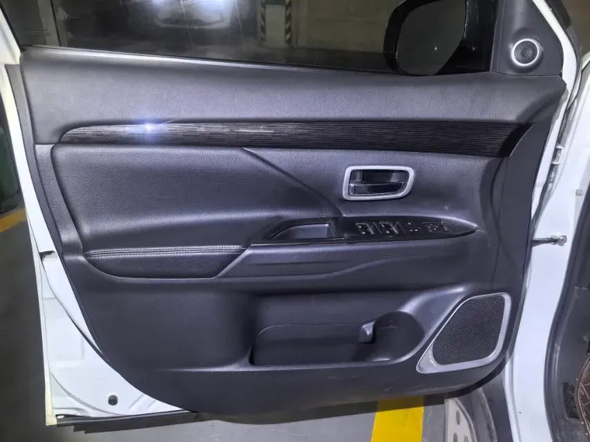 2018 Mitsubishi Outlander 2.0L 166HP L4 CVT,autocango,china used car exporter,china ev exporter,chinese used car exporter,chinese used ev exporter