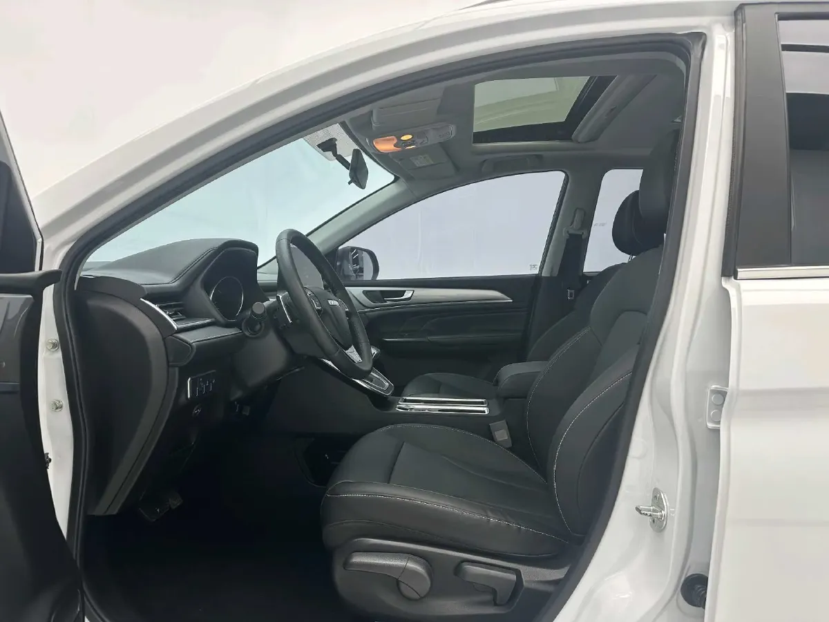 2021 Haval M6 1.5T 150HP L4 7DCT,autocango,china used car exporter,china ev exporter,chinese used car exporter,chinese used ev exporter