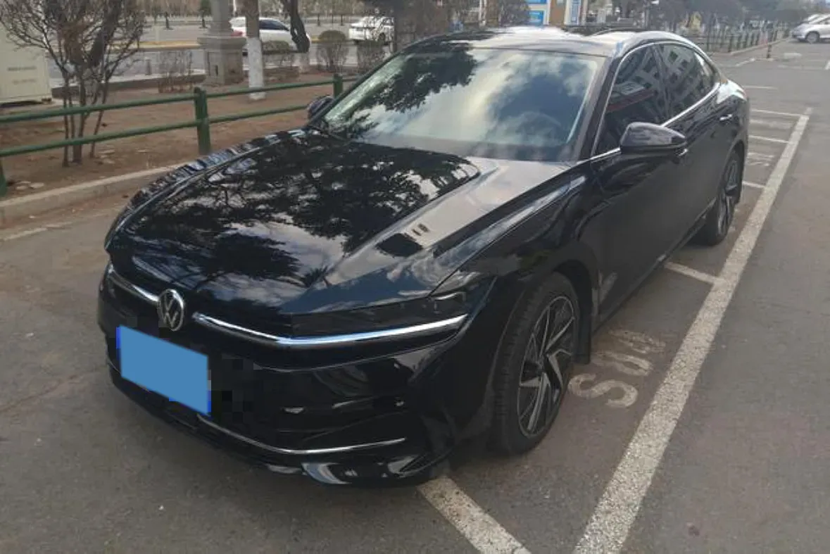 2024 Volkswagen Magotan 1.5T 160HP L4 7DCT,autocango,china used car exporter,china ev exporter,chinese used car exporter,chinese used ev exporter