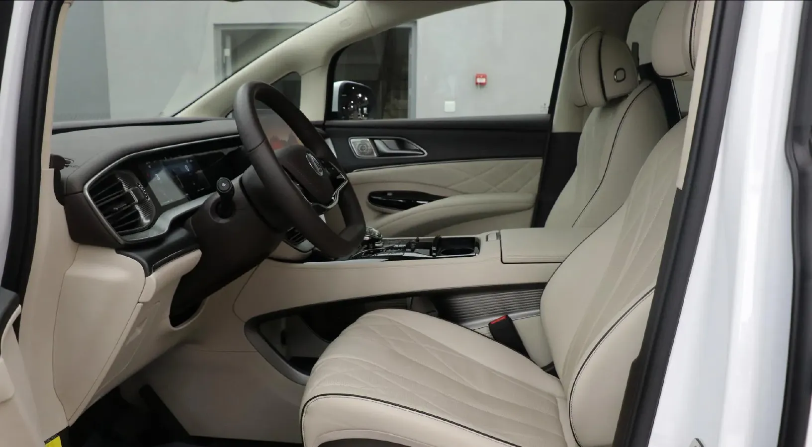 2024 Denza D9 1.5T 139HP L4 E-CVT PHEV 40KWH,autocango,china used car exporter,china ev exporter,chinese used car exporter,chinese used ev exporter