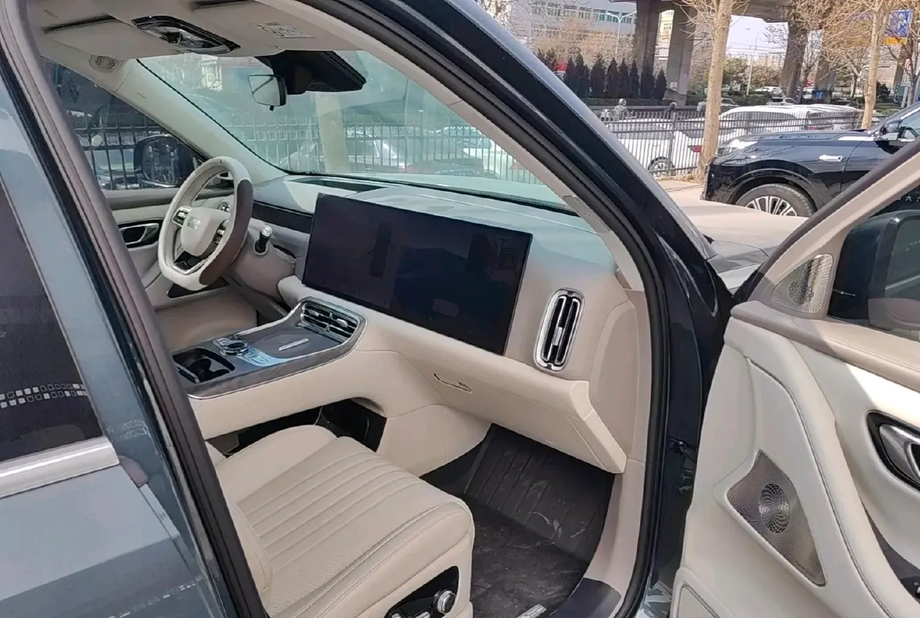 2025 Volkswagen Tiguan L 2.0T 220HP L4 7DCT,autocango,china used car exporter,china ev exporter,chinese used car exporter,chinese used ev exporter