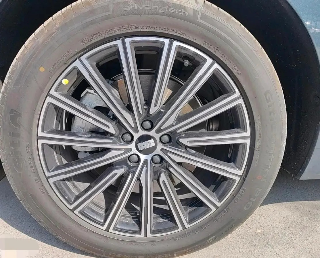 2025 Volkswagen Tiguan L 2.0T 220HP L4 7DCT,autocango,china used car exporter,china ev exporter,chinese used car exporter,chinese used ev exporter