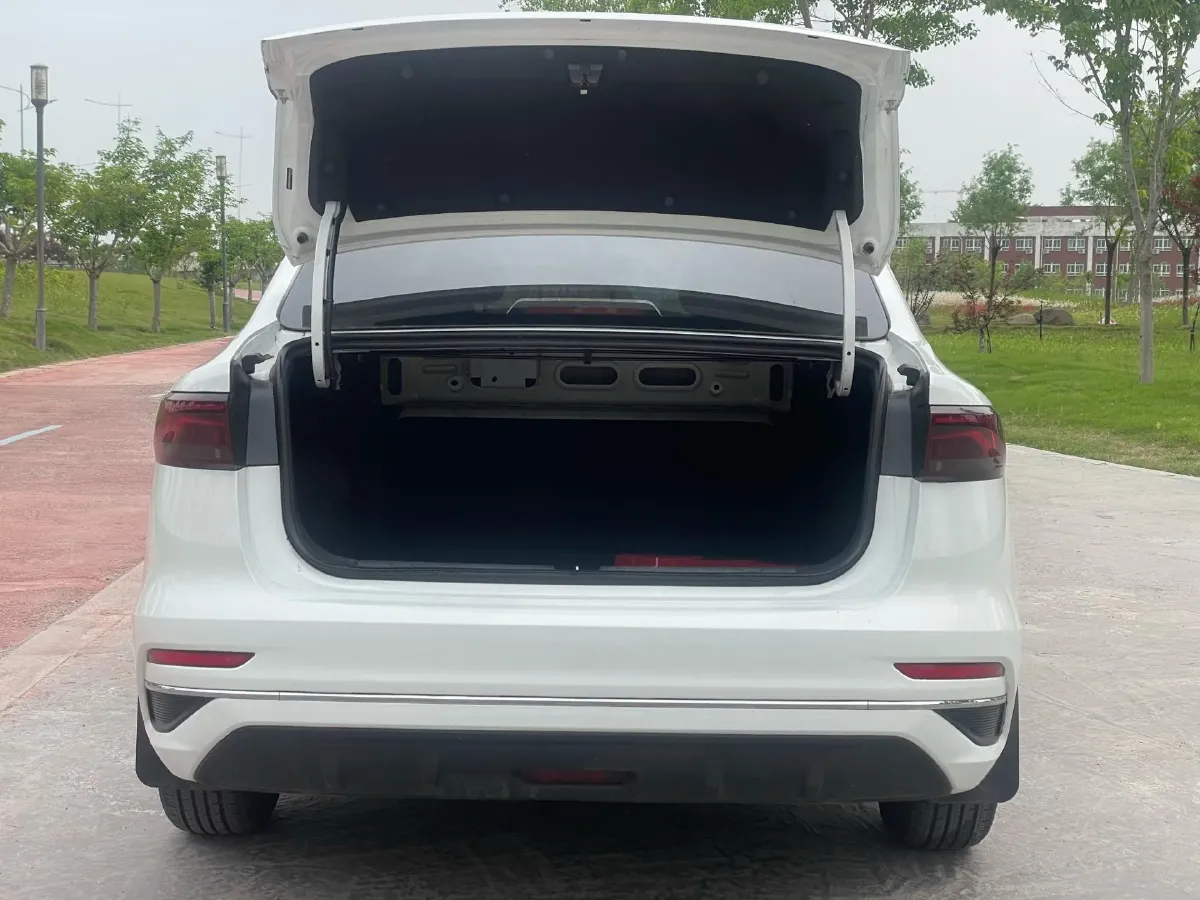2023 Geely Emgrand 1.5L 127HP L4 5MT,autocango,china used car exporter,china ev exporter,chinese used car exporter,chinese used ev exporter