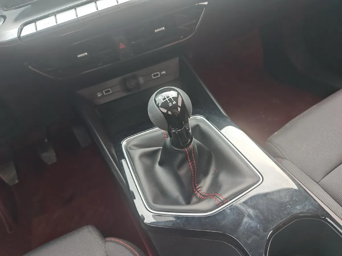 2023 MG 5 1.5L 129HP L4 5MT,autocango,china used car exporter,china ev exporter,chinese used car exporter,chinese used ev exporter