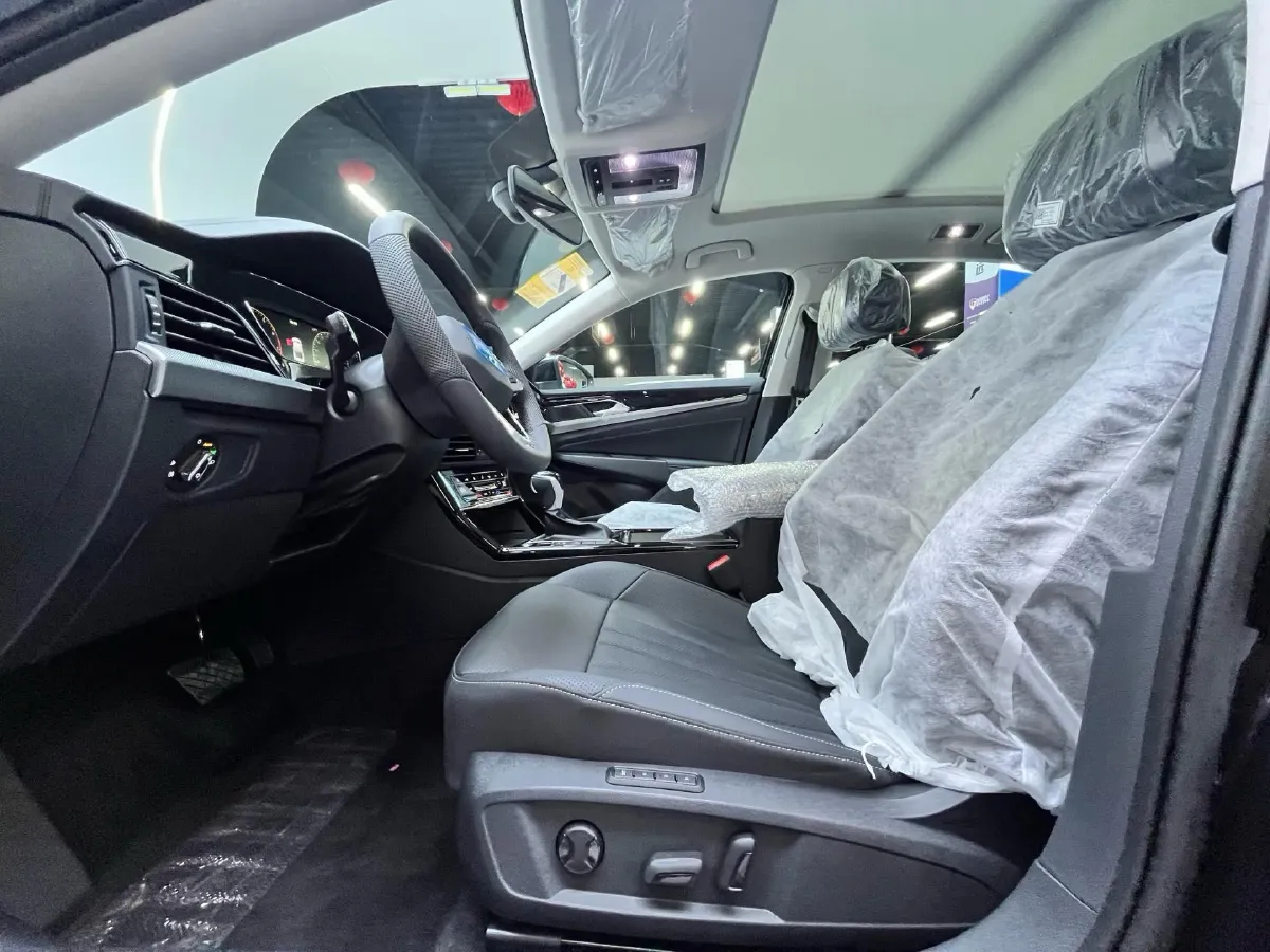 2026 Volkswagen Passat 2.0T 220HP L4 7DCT,autocango,china used car exporter,china ev exporter,chinese used car exporter,chinese used ev exporter