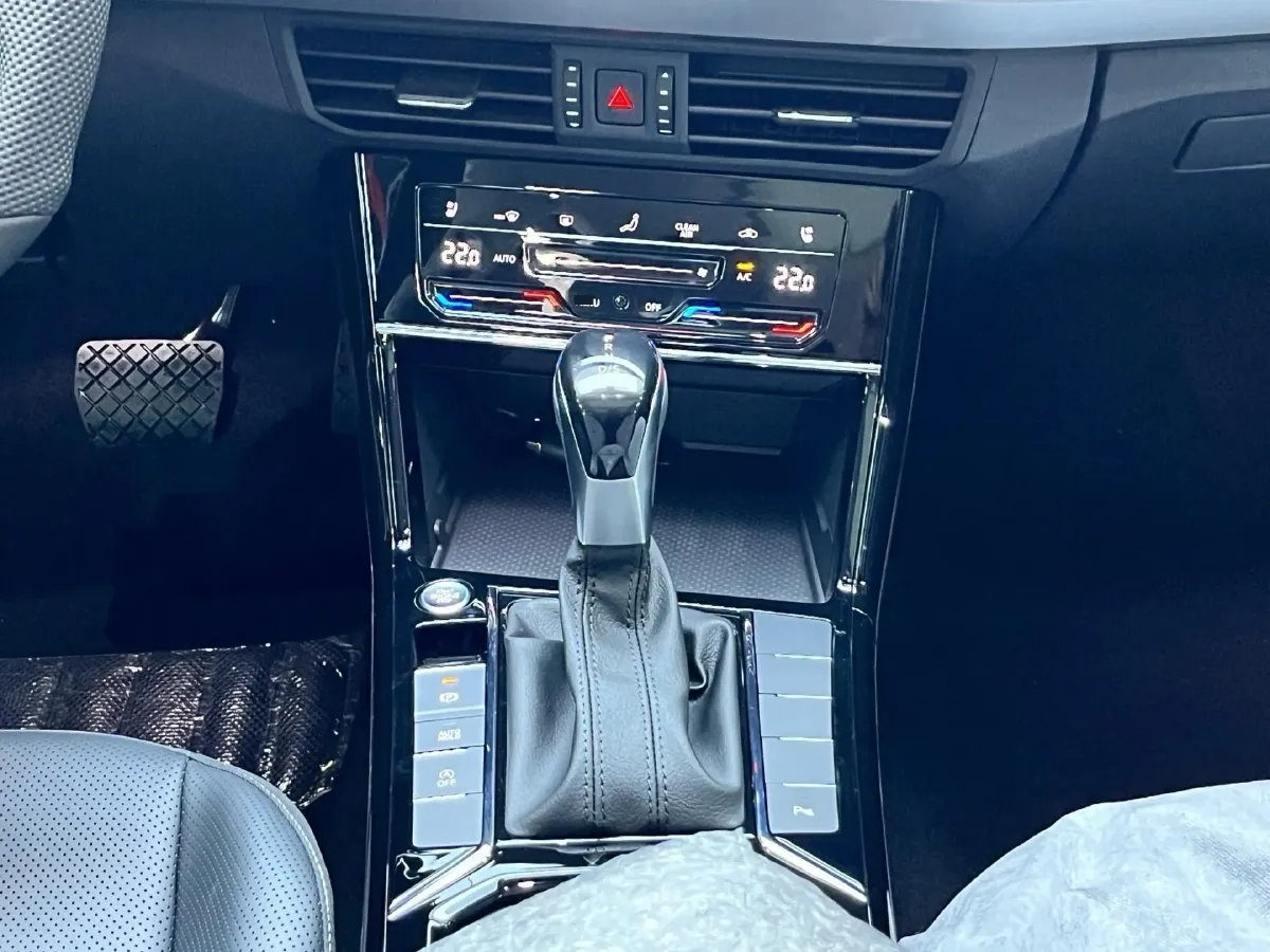 2026 Volkswagen Passat 2.0T 220HP L4 7DCT,autocango,china used car exporter,china ev exporter,chinese used car exporter,chinese used ev exporter