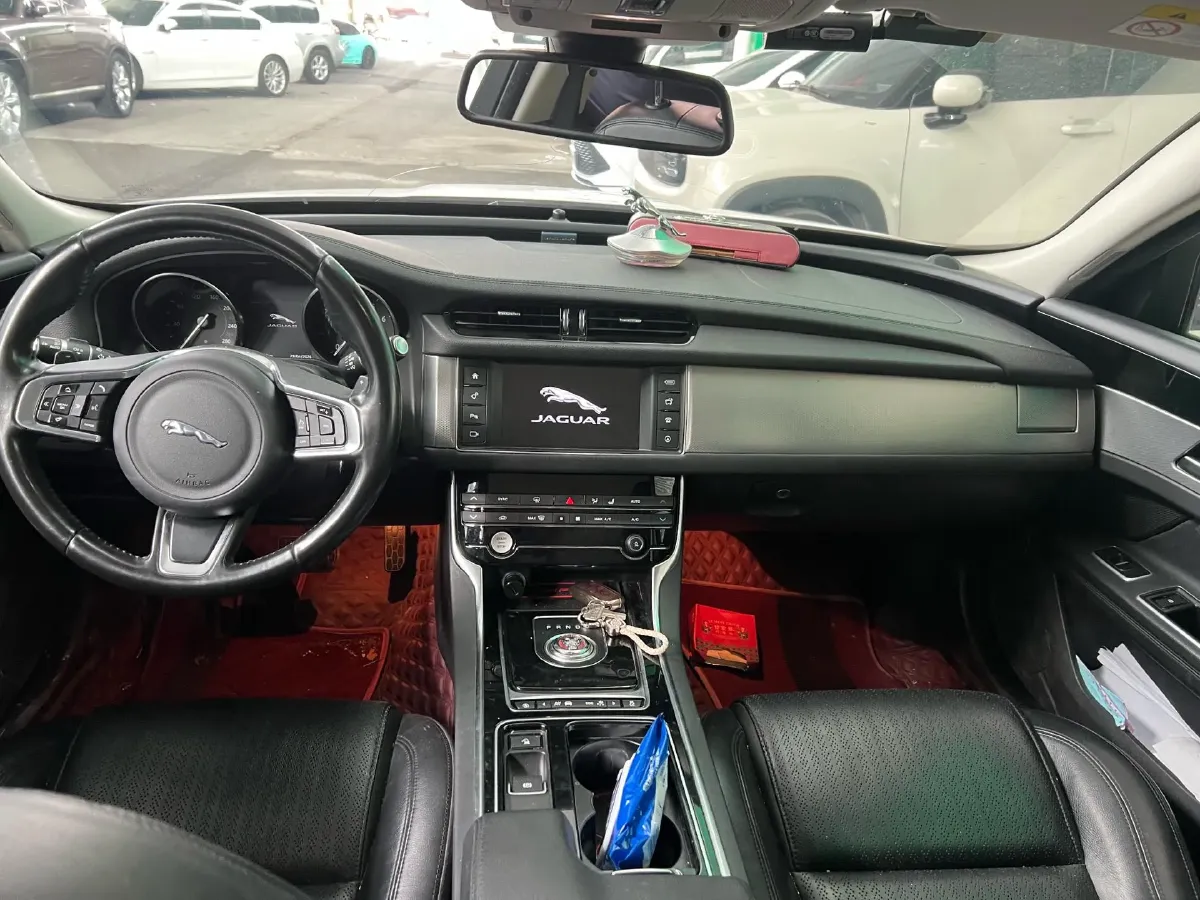 2018 Jaguar XF 2.0T 250HP L4 8AT,autocango,china used car exporter,china ev exporter,chinese used car exporter,chinese used ev exporter