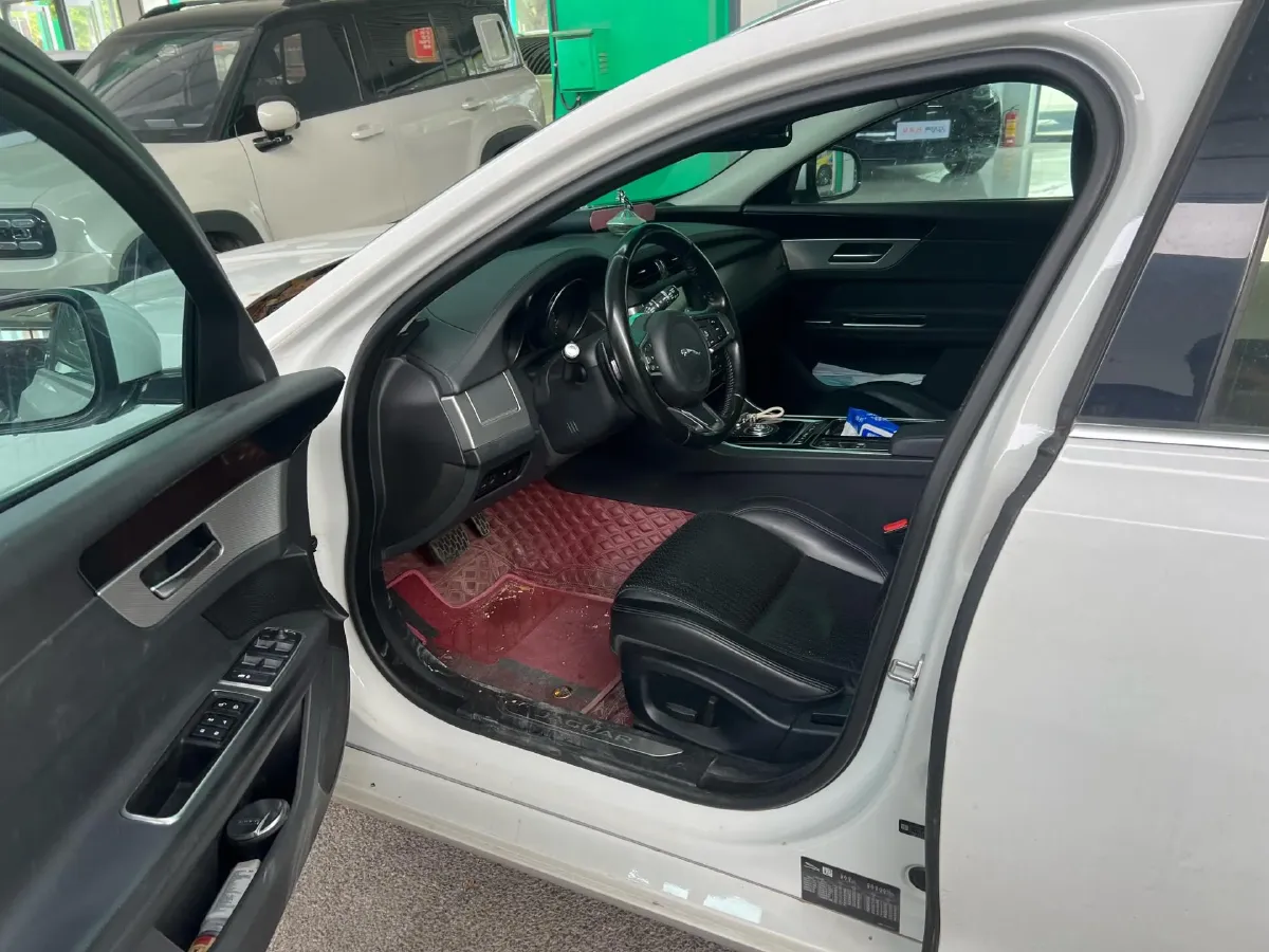 2018 Jaguar XF 2.0T 250HP L4 8AT,autocango,china used car exporter,china ev exporter,chinese used car exporter,chinese used ev exporter