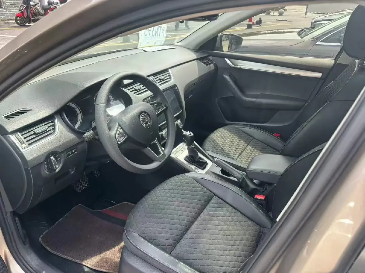 2020 Skoda Octavia 1.5L 113HP L4 6AT,autocango,china used car exporter,china ev exporter,chinese used car exporter,chinese used ev exporter