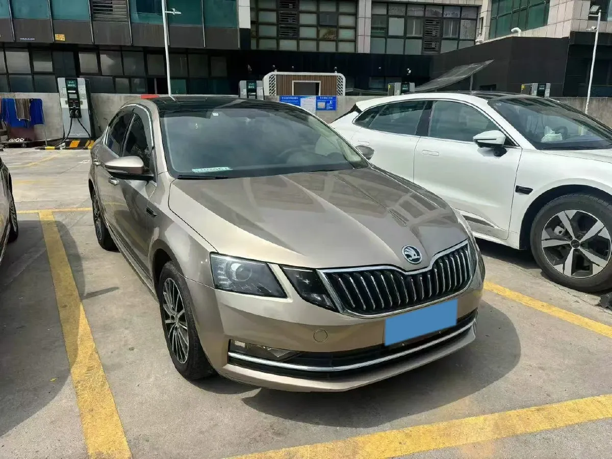 2020 Skoda Octavia 1.5L 113HP L4 6AT,autocango,china used car exporter,china ev exporter,chinese used car exporter,chinese used ev exporter