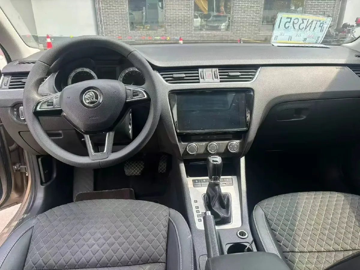 2020 Skoda Octavia 1.5L 113HP L4 6AT,autocango,china used car exporter,china ev exporter,chinese used car exporter,chinese used ev exporter