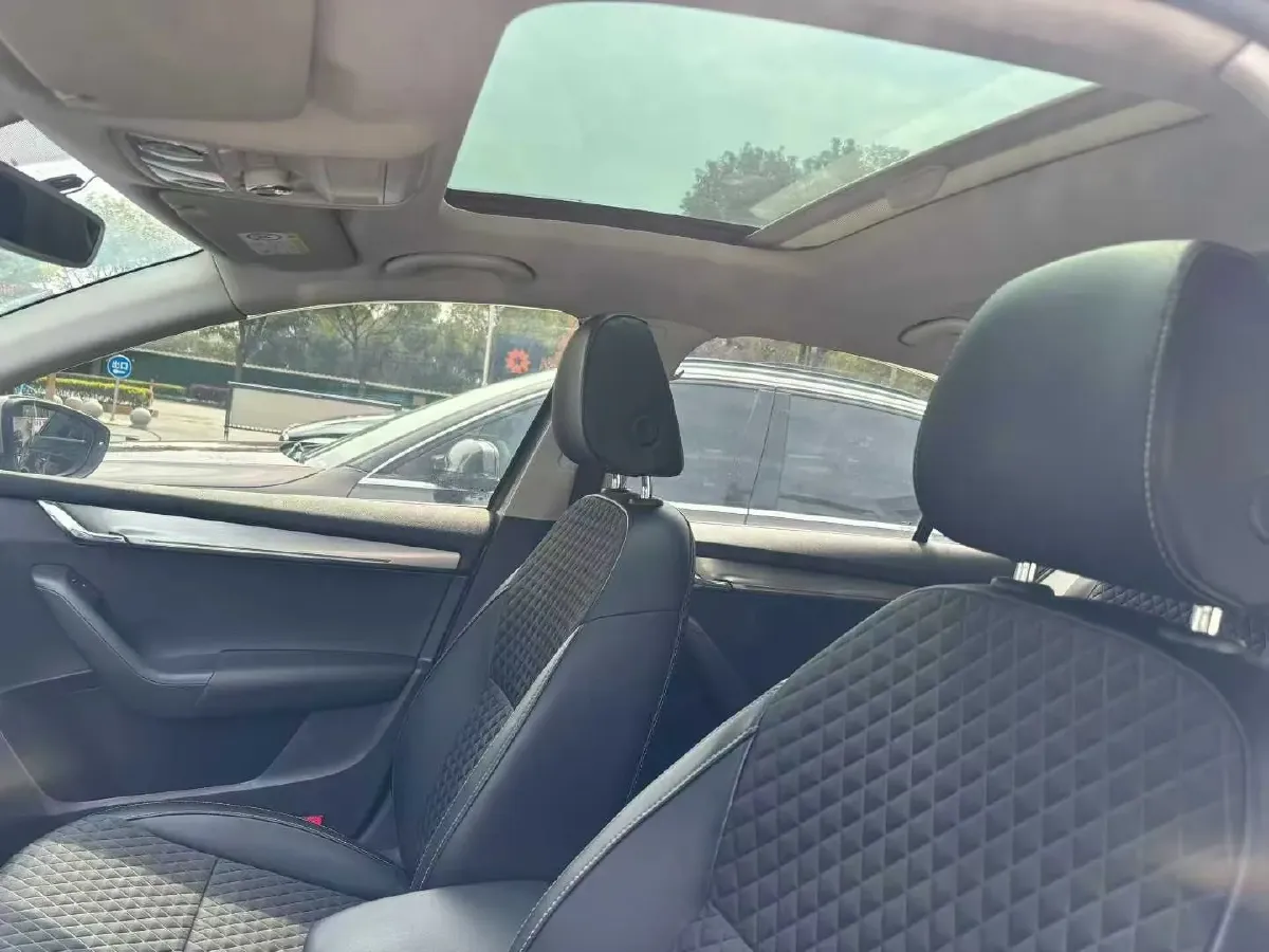 2020 Skoda Octavia 1.5L 113HP L4 6AT,autocango,china used car exporter,china ev exporter,chinese used car exporter,chinese used ev exporter