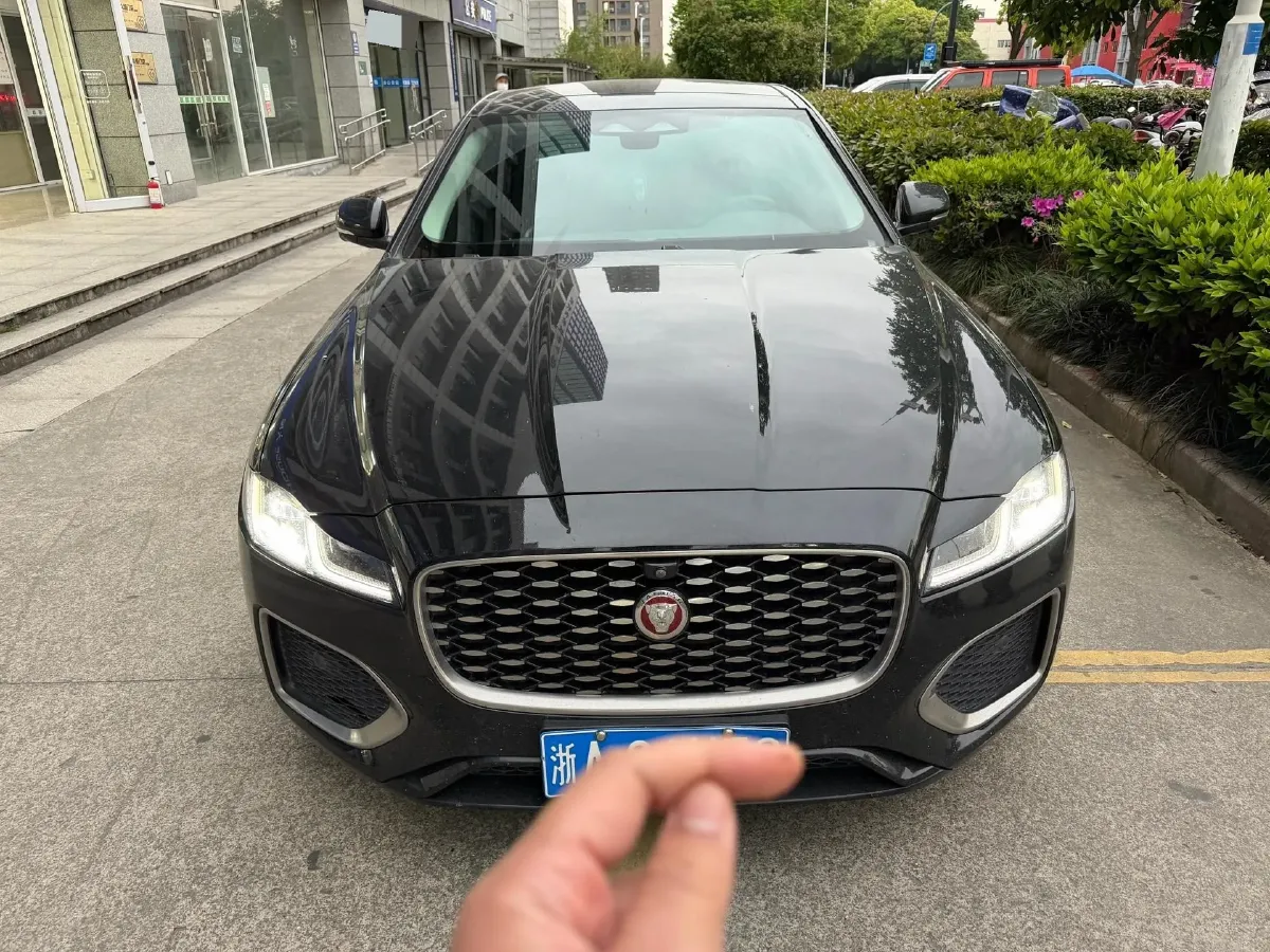 2022 Jaguar XFL 2.0T 200HP L4 8AT,autocango,china used car exporter,china ev exporter,chinese used car exporter,chinese used ev exporter
