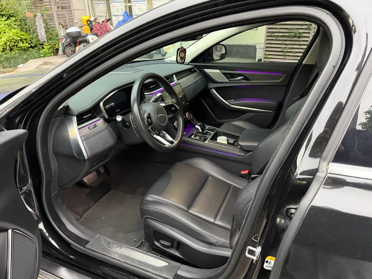 2022 Jaguar XFL 2.0T 200HP L4 8AT,autocango,china used car exporter,china ev exporter,chinese used car exporter,chinese used ev exporter