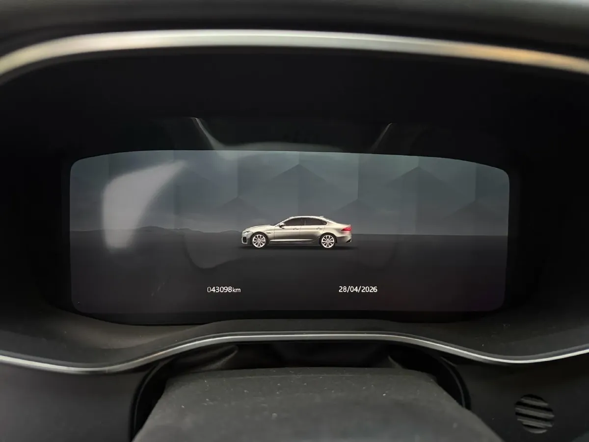 2022 Jaguar XFL 2.0T 200HP L4 8AT,autocango,china used car exporter,china ev exporter,chinese used car exporter,chinese used ev exporter