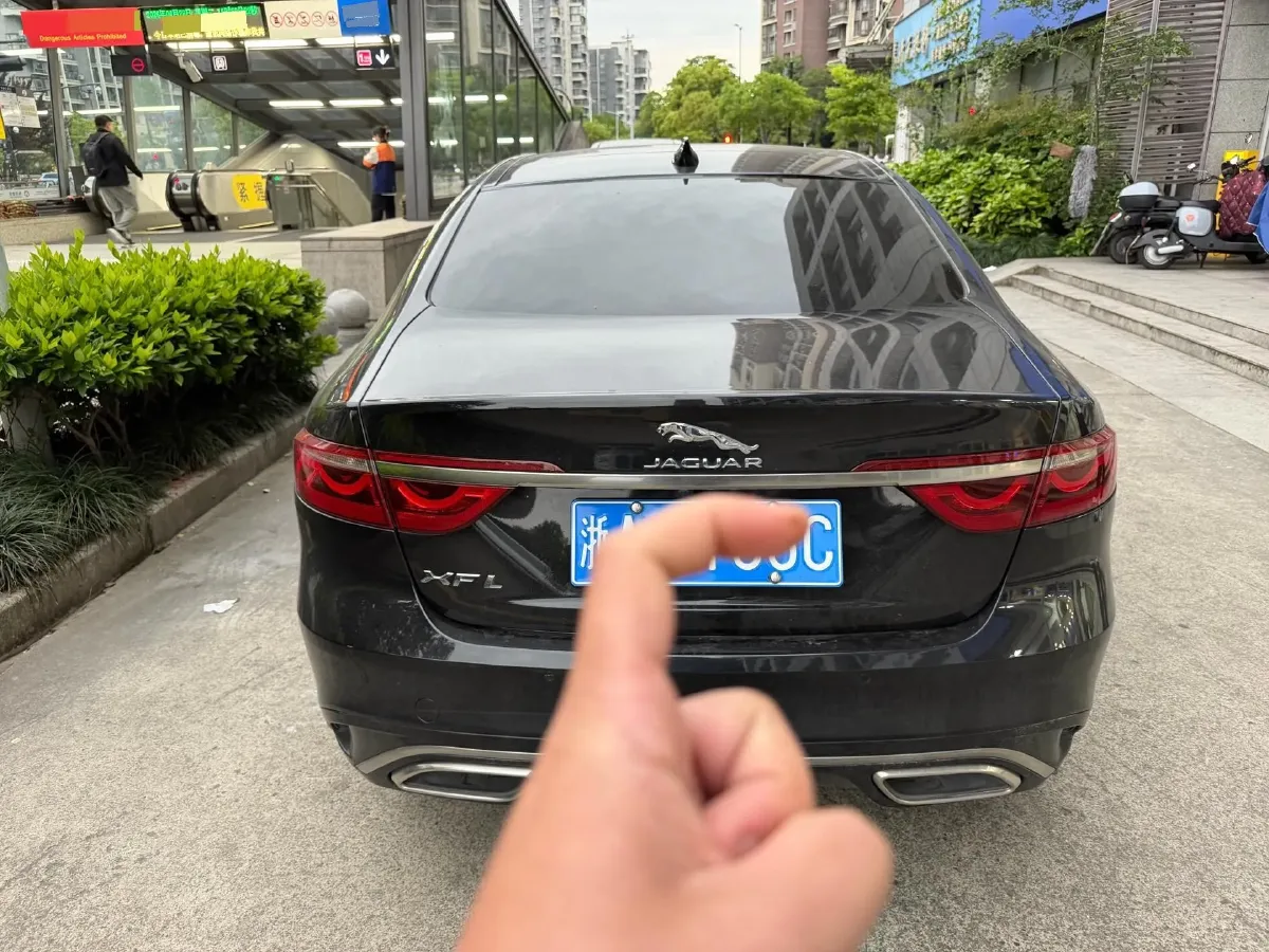 2022 Jaguar XFL 2.0T 200HP L4 8AT,autocango,china used car exporter,china ev exporter,chinese used car exporter,chinese used ev exporter