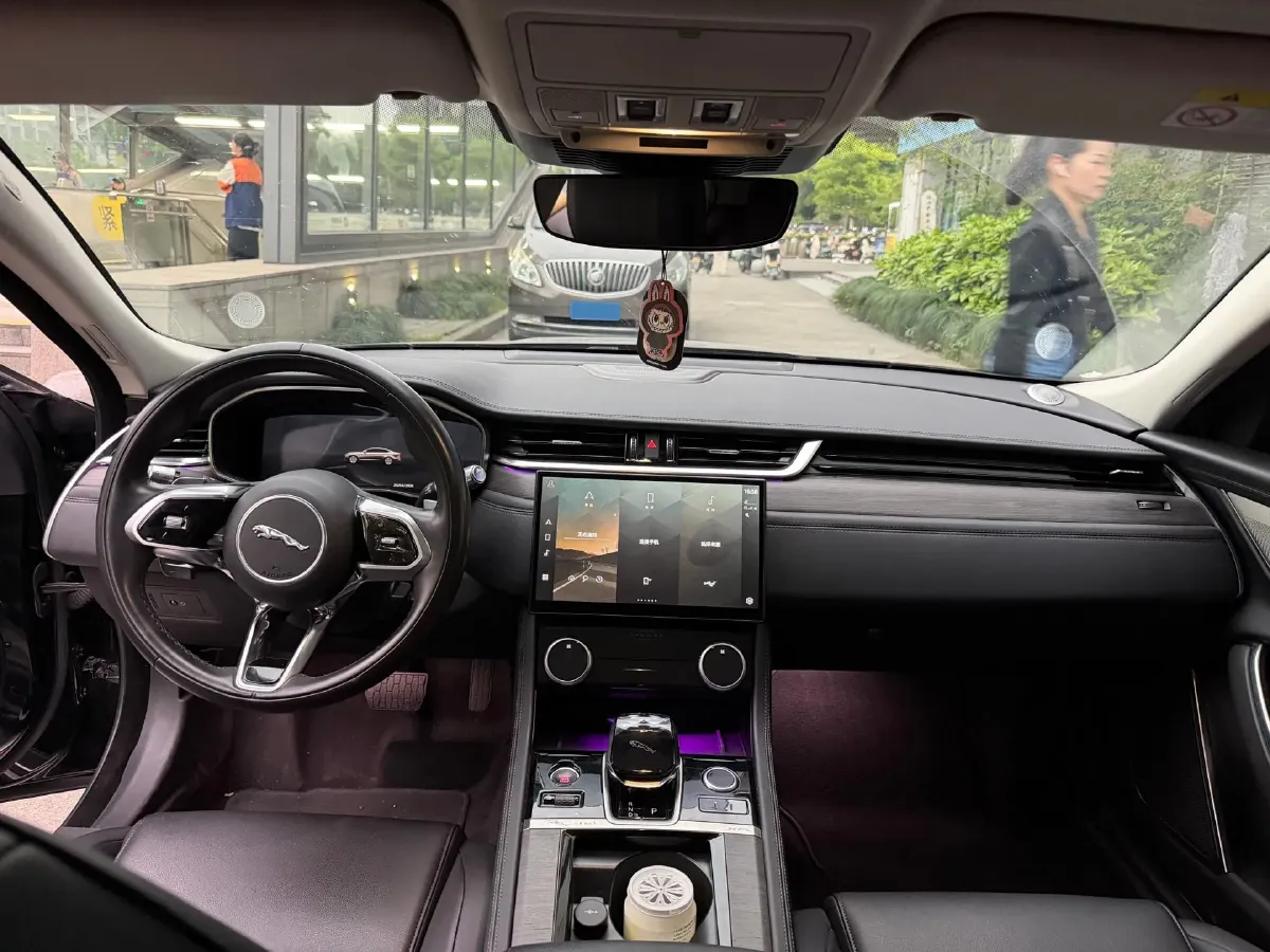 2022 Jaguar XFL 2.0T 200HP L4 8AT,autocango,china used car exporter,china ev exporter,chinese used car exporter,chinese used ev exporter