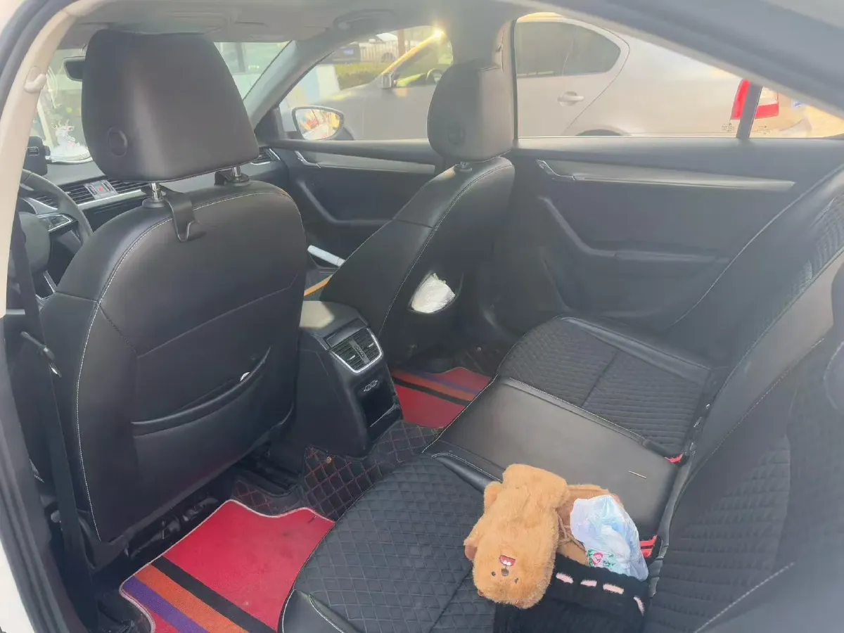 2020 Skoda Octavia 1.5L 113HP L4 6AT,autocango,china used car exporter,china ev exporter,chinese used car exporter,chinese used ev exporter