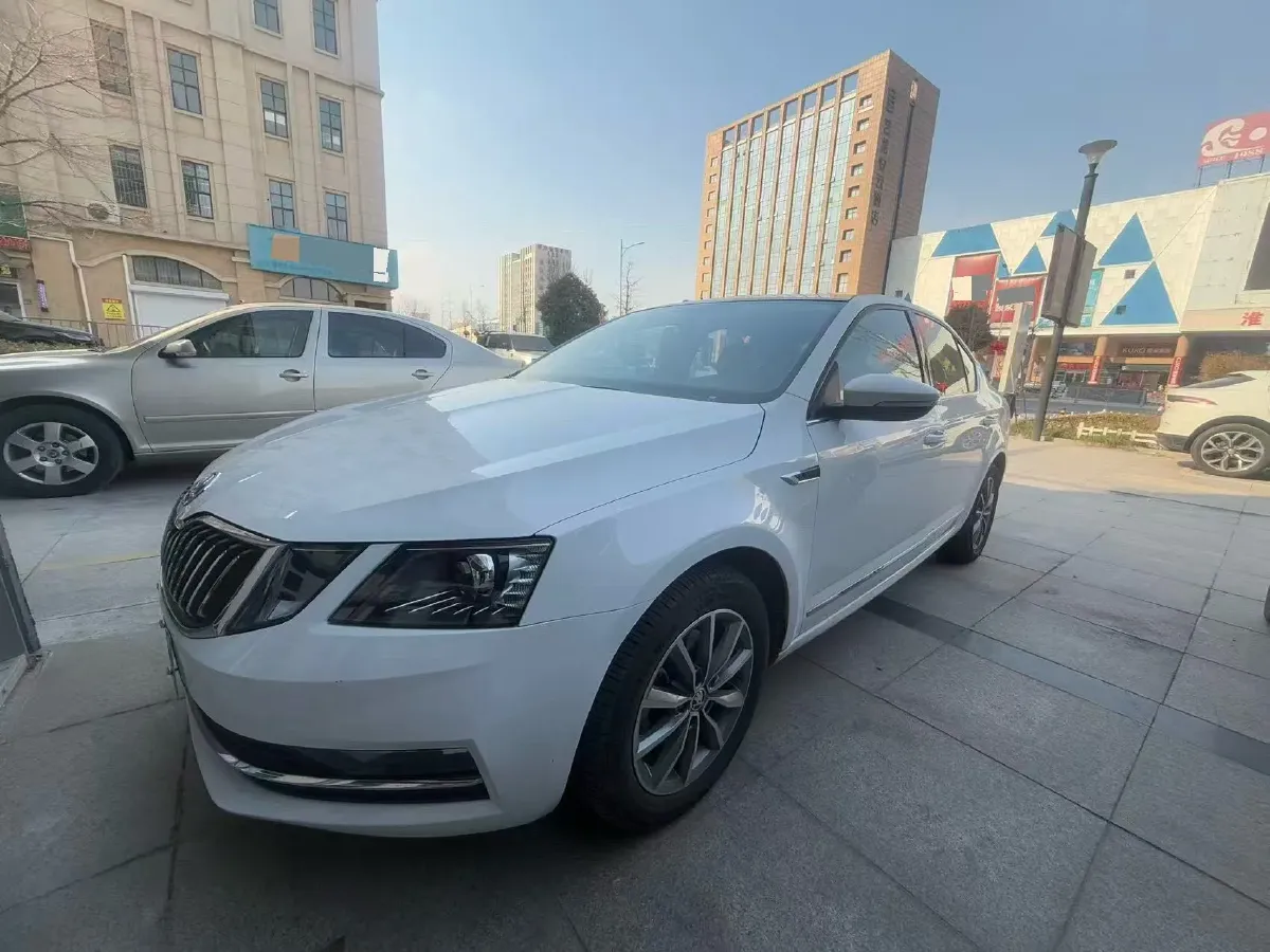 2020 Skoda Octavia 1.5L 113HP L4 6AT,autocango,china used car exporter,china ev exporter,chinese used car exporter,chinese used ev exporter