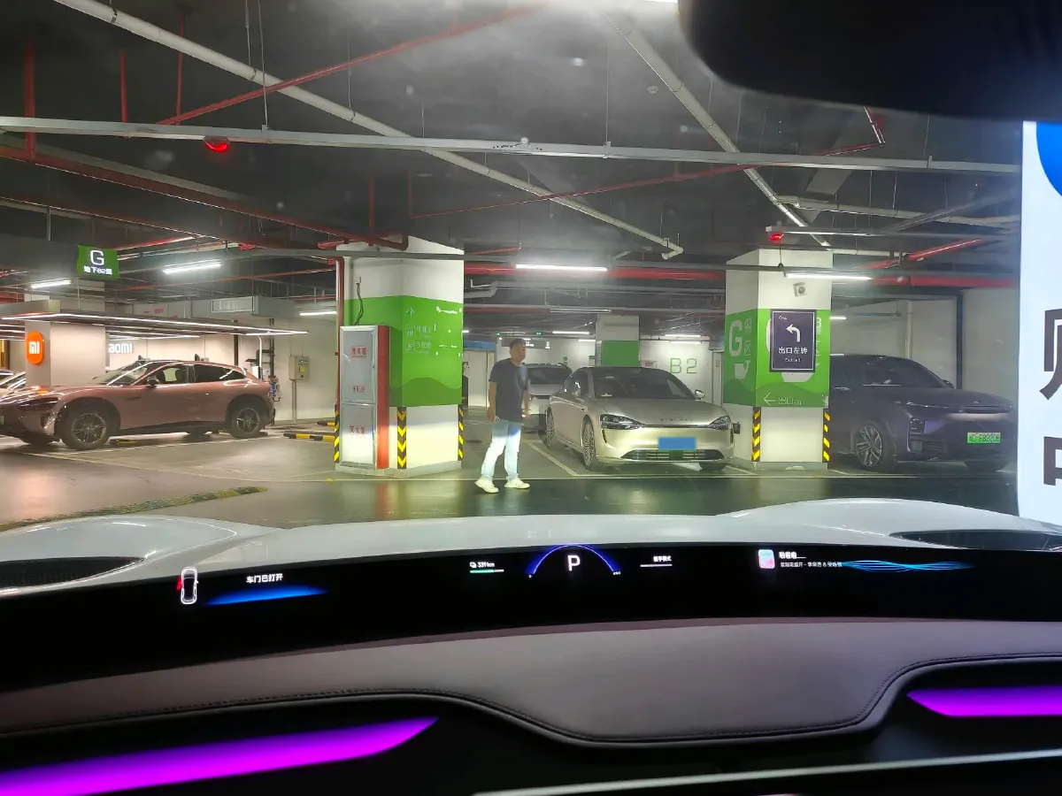 2025 MI YU7 BEV 101.7KWH,autocango,china used car exporter,china ev exporter,chinese used car exporter,chinese used ev exporter