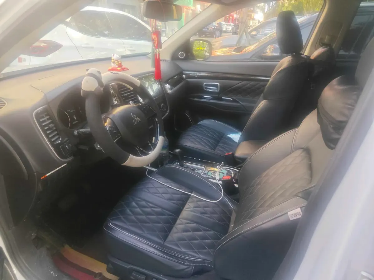 2020 Mitsubishi Outlander 2.4L 192HP L4 CVT,autocango,china used car exporter,china ev exporter,chinese used car exporter,chinese used ev exporter