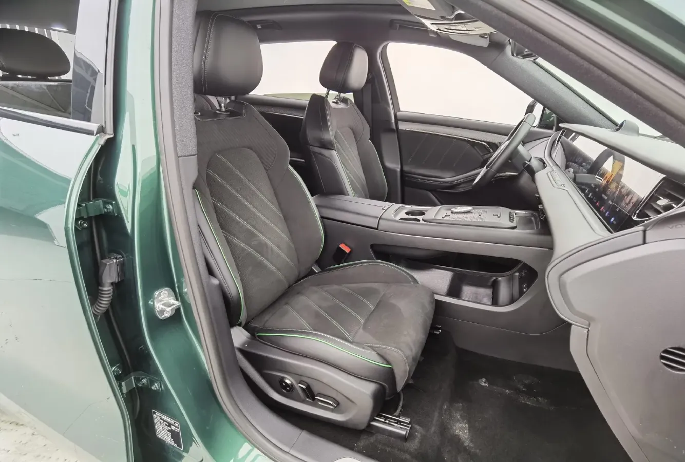 2025 Voyah FREE 1.5T 150HP L4 REEV 43KWH,autocango,china used car exporter,china ev exporter,chinese used car exporter,chinese used ev exporter