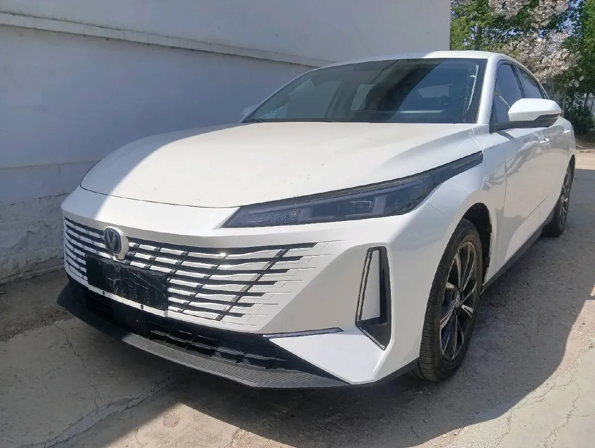 2025 ChangAn Eado 1.5T 192HP L4 7DCT,autocango,china used car exporter,china ev exporter,chinese used car exporter,chinese used ev exporter