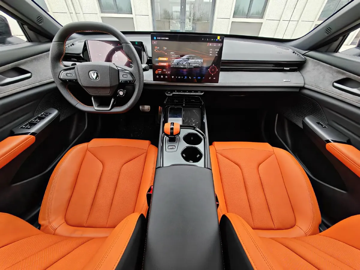 2025 ChangAn UNI-V 2.0T 245HP L4 8AT,autocango,china used car exporter,china ev exporter,chinese used car exporter,chinese used ev exporter