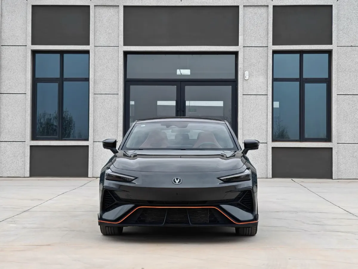 2025 ChangAn UNI-V 2.0T 245HP L4 8AT,autocango,china used car exporter,china ev exporter,chinese used car exporter,chinese used ev exporter