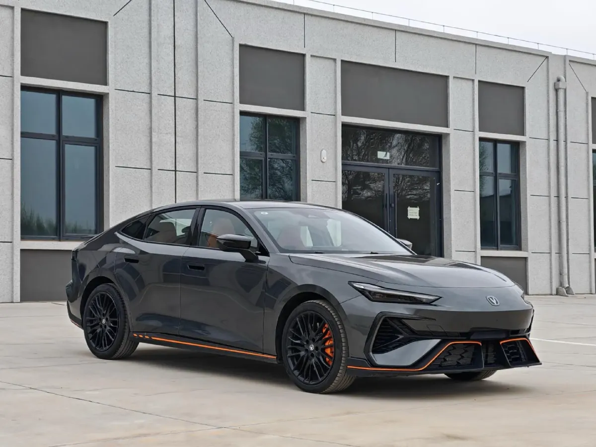 2025 ChangAn UNI-V 2.0T 245HP L4 8AT,autocango,china used car exporter,china ev exporter,chinese used car exporter,chinese used ev exporter