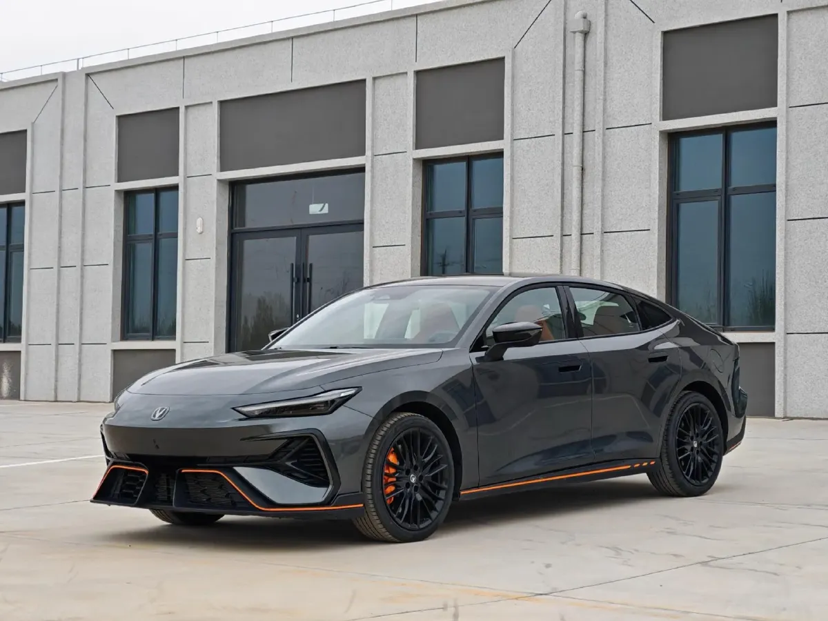 2025 ChangAn UNI-V 2.0T 245HP L4 8AT,autocango,china used car exporter,china ev exporter,chinese used car exporter,chinese used ev exporter