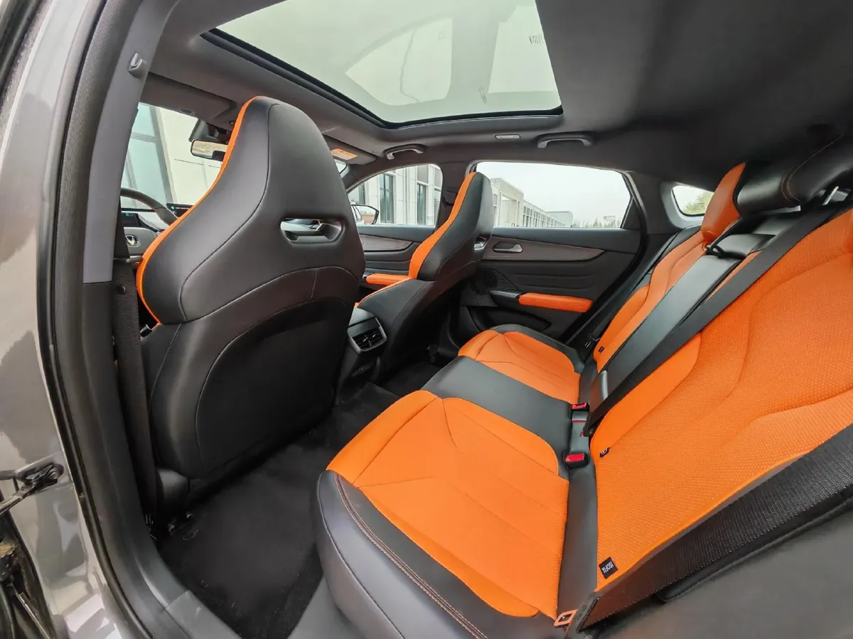 2025 ChangAn UNI-V 2.0T 245HP L4 8AT,autocango,china used car exporter,china ev exporter,chinese used car exporter,chinese used ev exporter