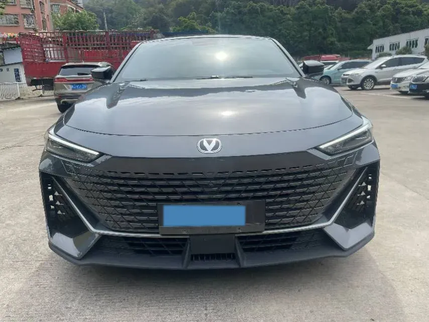 2022 ChangAn UNI-V 1.5T 188HP L4 7DCT,autocango,china used car exporter,china ev exporter,chinese used car exporter,chinese used ev exporter