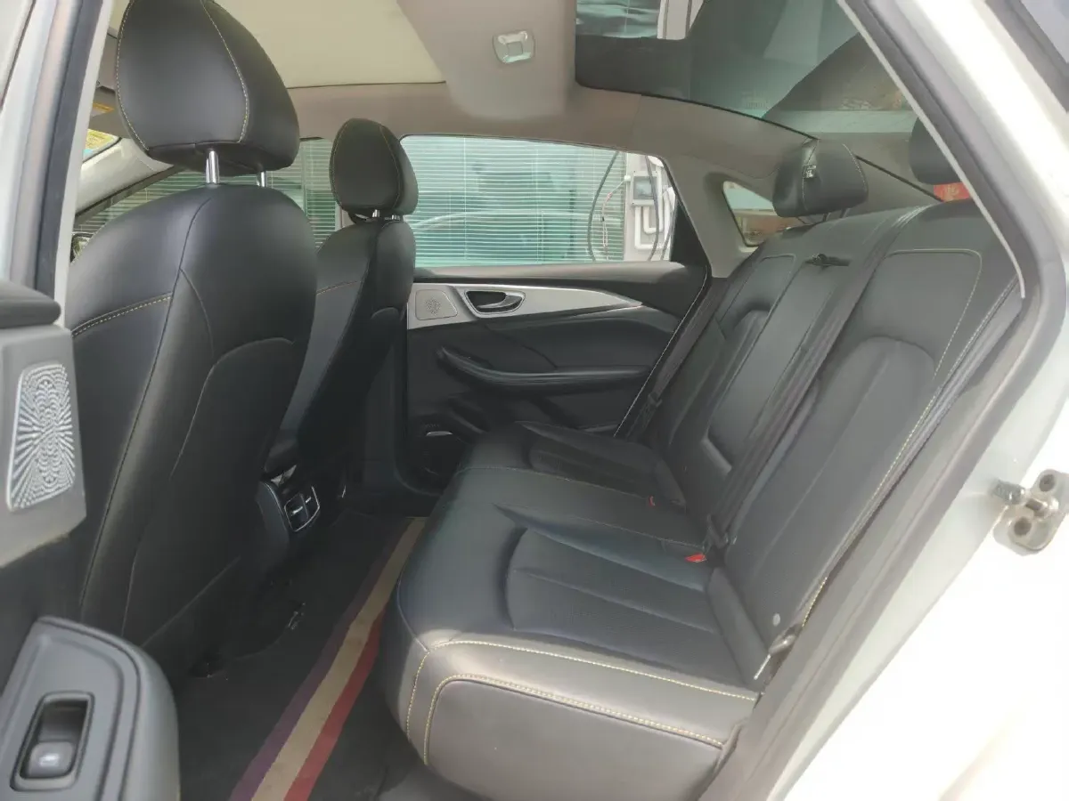 2022 JMC YuHu 7 2.0T 141HP L4 8AT,autocango,china used car exporter,china ev exporter,chinese used car exporter,chinese used ev exporter