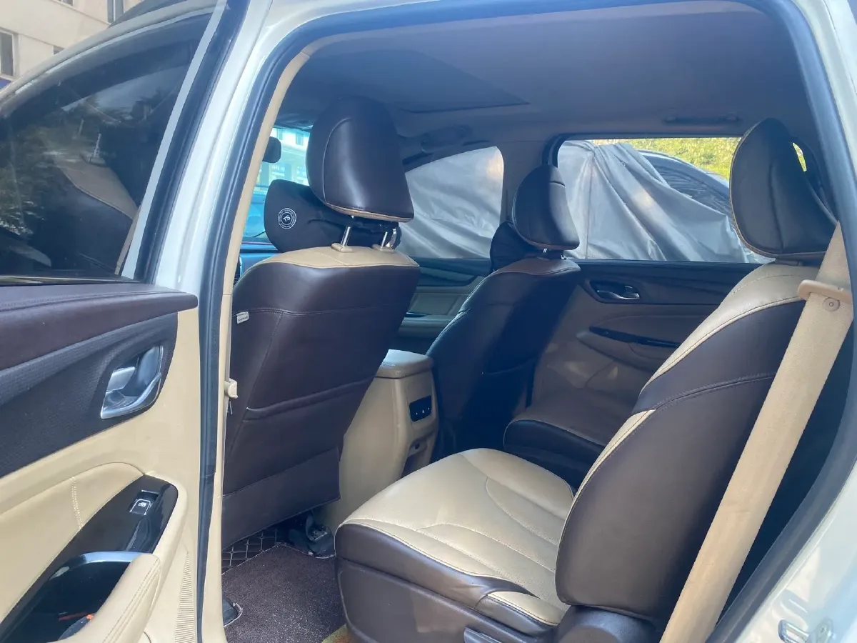 2018 BaoJun 530 1.5T 150HP L4 6MT,autocango,china used car exporter,china ev exporter,chinese used car exporter,chinese used ev exporter