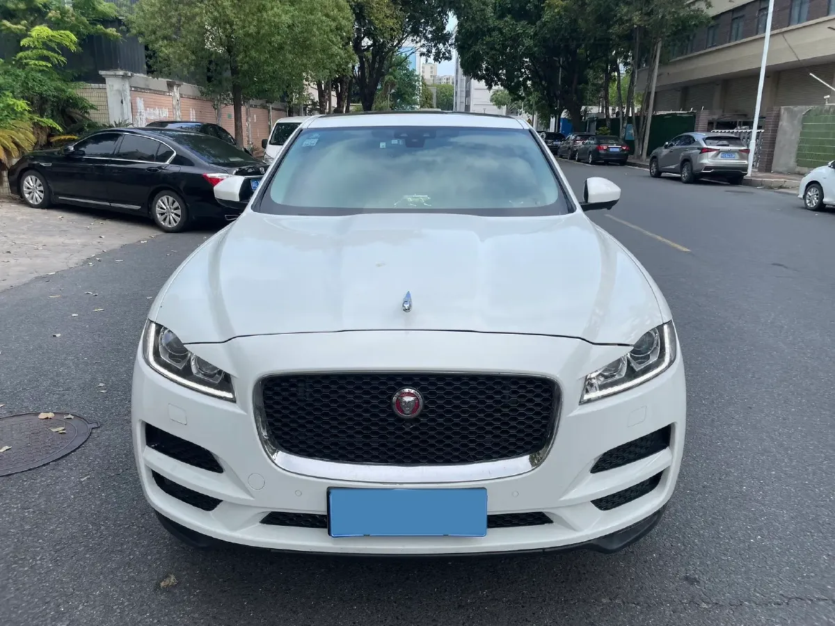 2018 Jaguar F-PACE 2.0T 250HP L4 8AT,autocango,china used car exporter,china ev exporter,chinese used car exporter,chinese used ev exporter