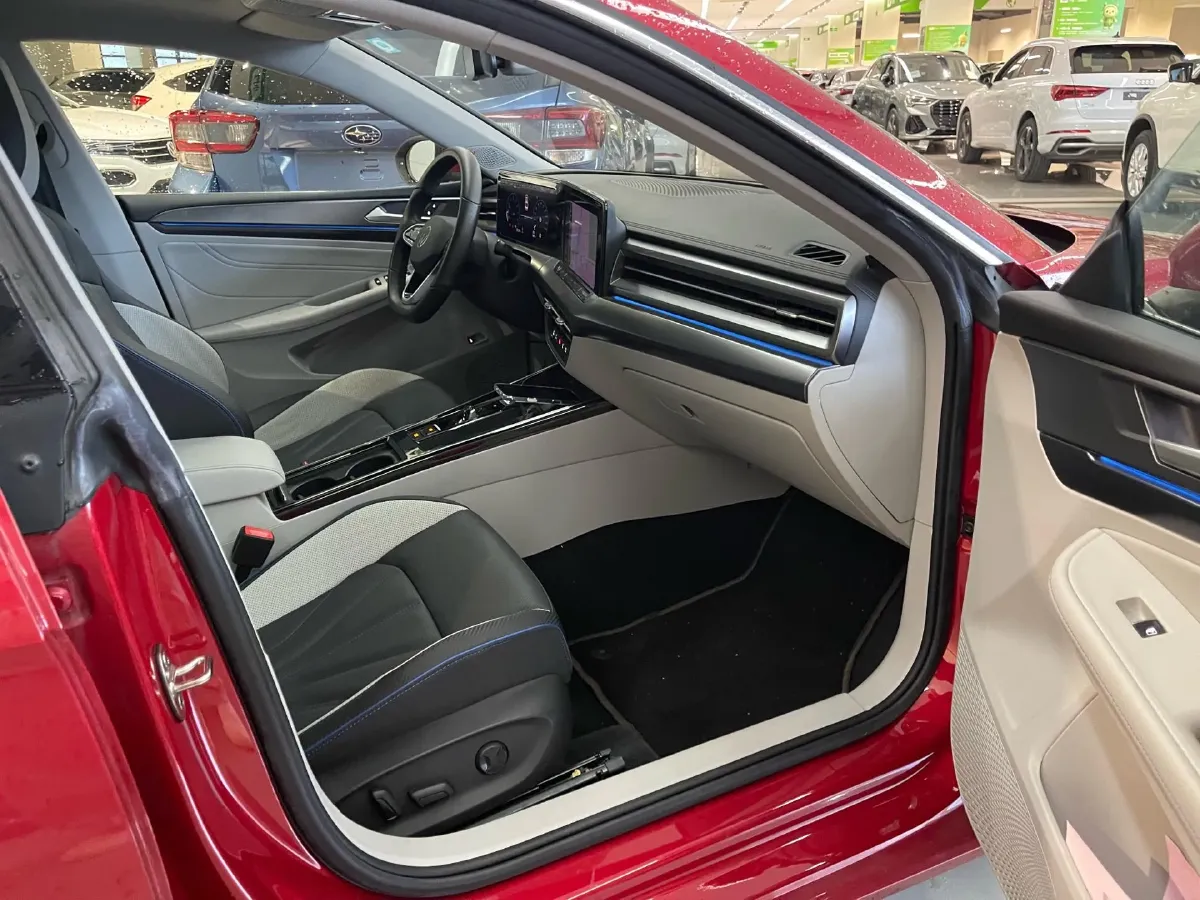 2022 Skoda Superb 2.0T 186HP L4 7DCT,autocango,china used car exporter,china ev exporter,chinese used car exporter,chinese used ev exporter