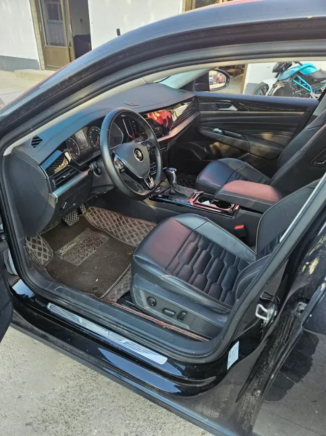 2021 Volkswagen Passat 2.0T 186HP L4 7DCT,autocango,china used car exporter,china ev exporter,chinese used car exporter,chinese used ev exporter