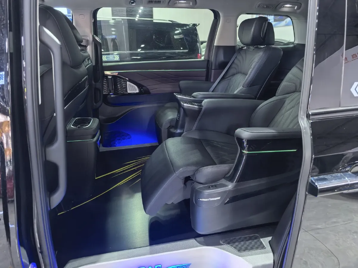 2024 GAC Trumpchi M8 2.0T 252HP L4 8AT,autocango,china used car exporter,china ev exporter,chinese used car exporter,chinese used ev exporter