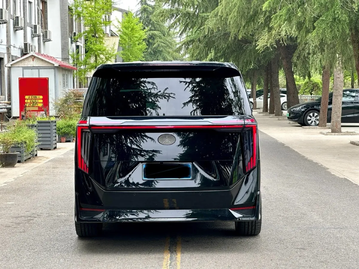 2023 GAC Trumpchi M8 2.0T 252HP L4 8AT,autocango,china used car exporter,china ev exporter,chinese used car exporter,chinese used ev exporter