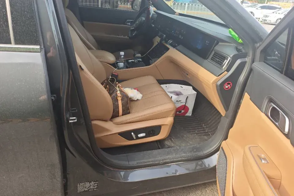 2020 Li ONE Range Extended 131HP REEV 40.5KWH,autocango,china used car exporter,china ev exporter,chinese used car exporter,chinese used ev exporter