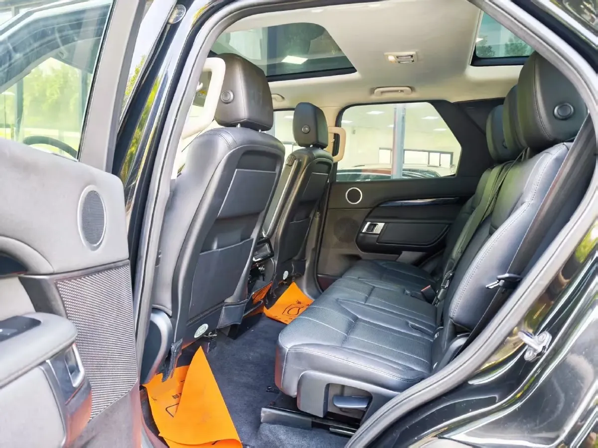 2018 Land Rover Discovery 2.0T 300HP L4 8AT,autocango,china used car exporter,china ev exporter,chinese used car exporter,chinese used ev exporter