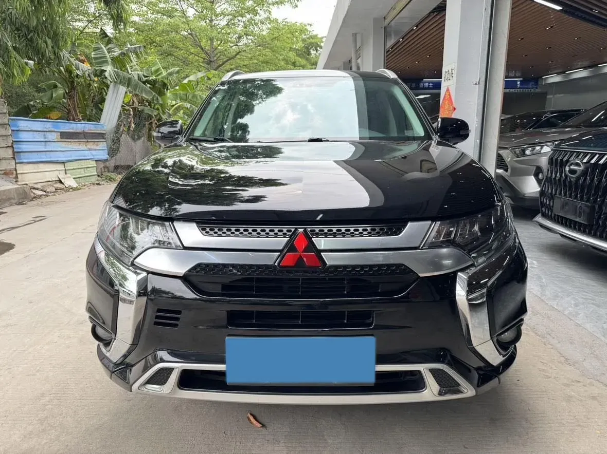 2021 Mitsubishi Outlander 2.4L 192HP L4 CVT,autocango,china used car exporter,china ev exporter,chinese used car exporter,chinese used ev exporter